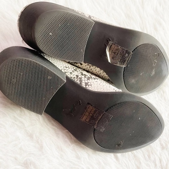 FAUX LEATHER SNAKE SKIN PRINT MULES BOOTIES CLOGS - SOCHI BLACK WHITE - SIZE 8 - Picture 5 of 7